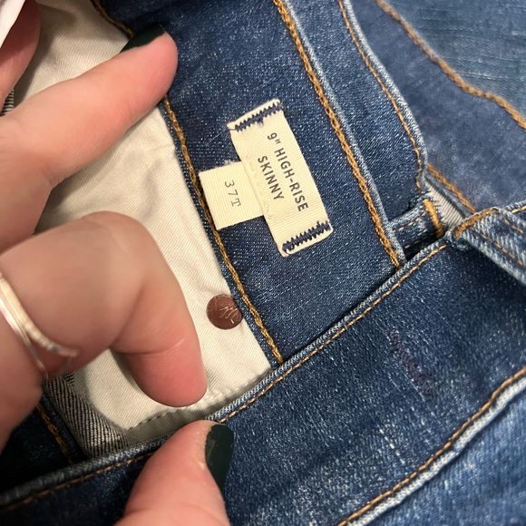 Madewell darker wash denim 9” hi-rise skinny jeans. Size 37 tall Size 24 plus - Picture 5 of 8